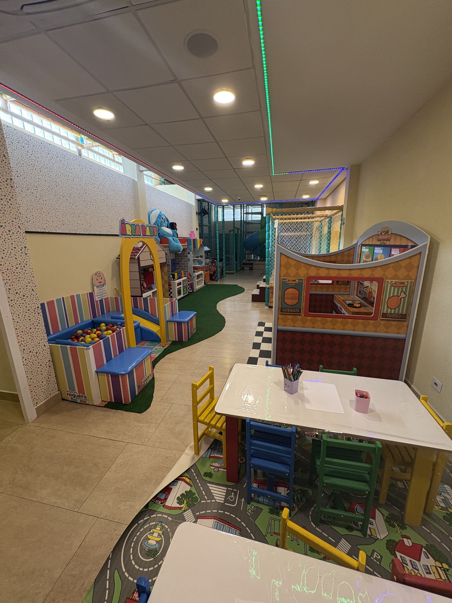 Casinha área kids no espaço infantil do Spazio Di Festa
